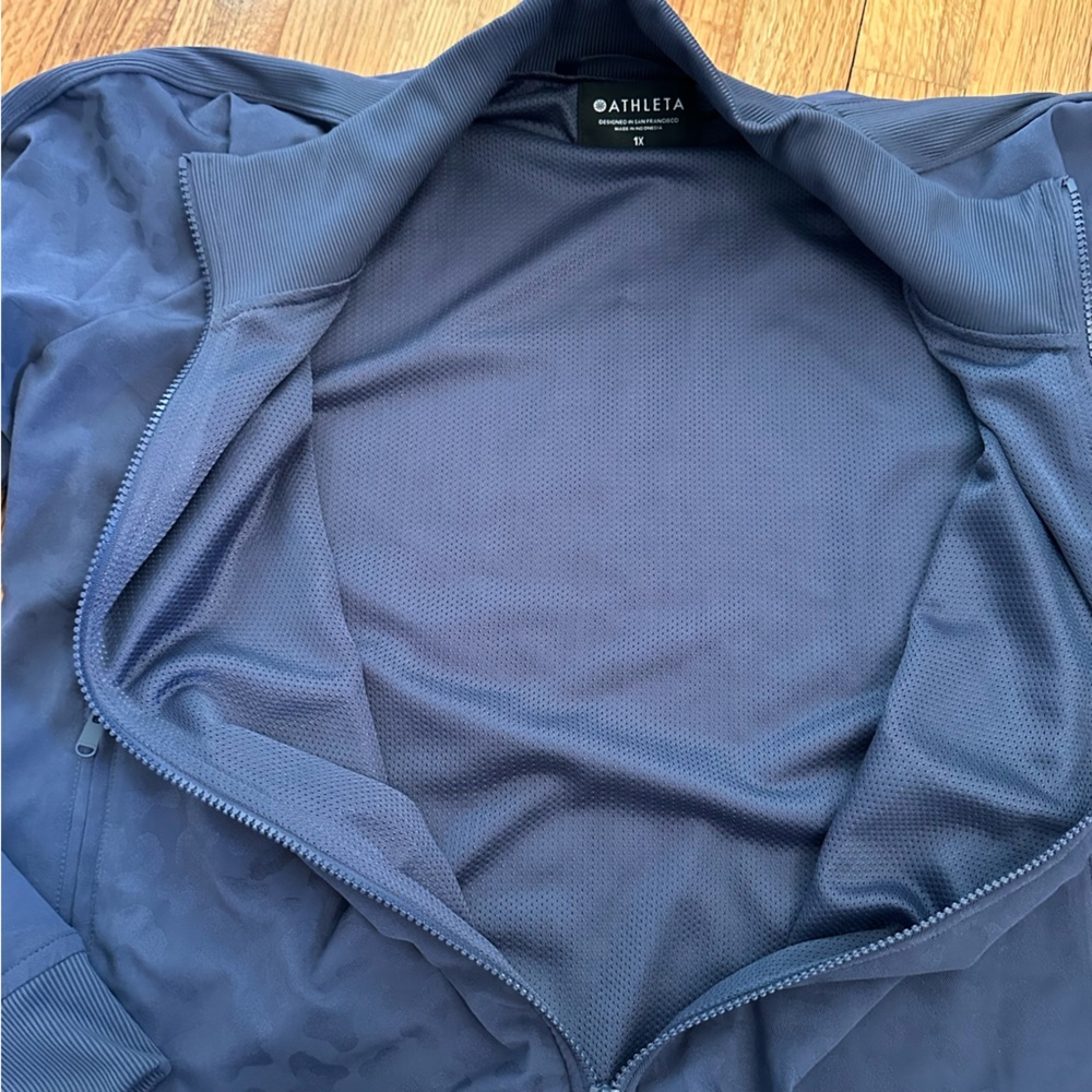 Athleta women's bomber jacket size 1X. - Picture 5 of 11